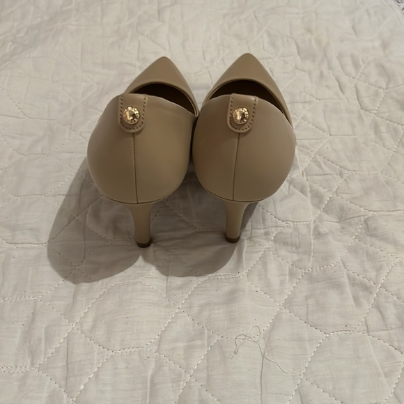 Michael Kors Alina Flex Leather Pumps - Picture 3 of 6